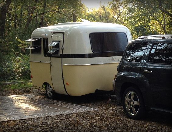 That Little Scamp  – Go compact in a 13′ vintage molded fiberglass camper!